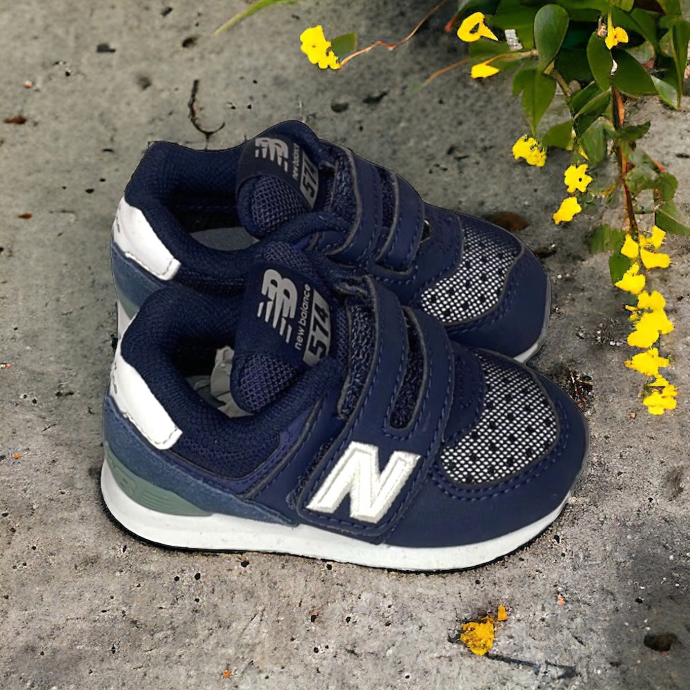 BNIB New Balance 574 Navy Infant size 3